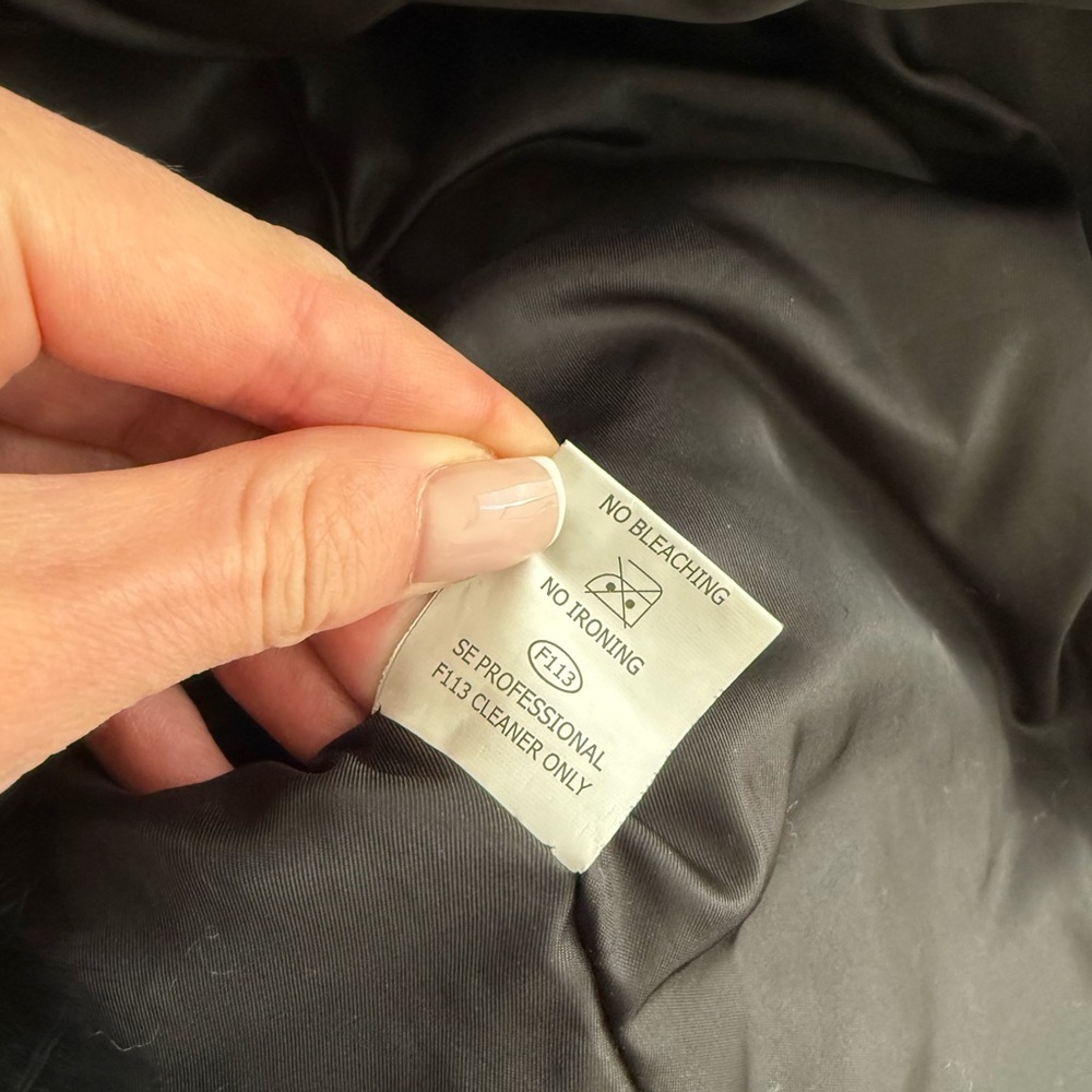 Luxurious Black real Fur Jacket - Picture 5 of 5